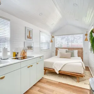 https://stay-collection-teal-terrazzo-bright-tiny-home.portland-hotels.info
